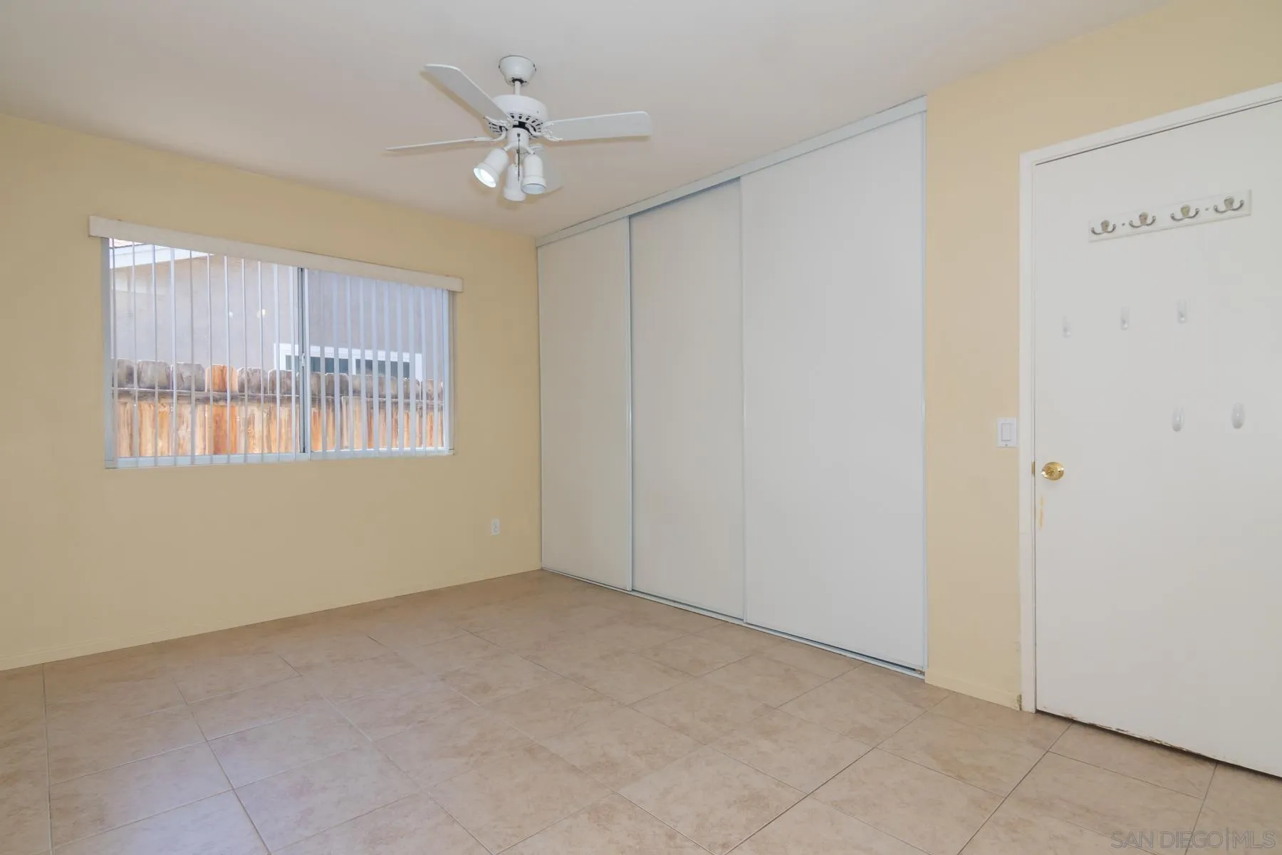 10939 Avenida Del Gato