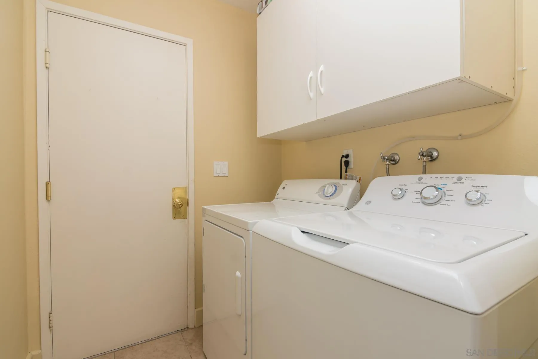 10939 Avenida Del Gato