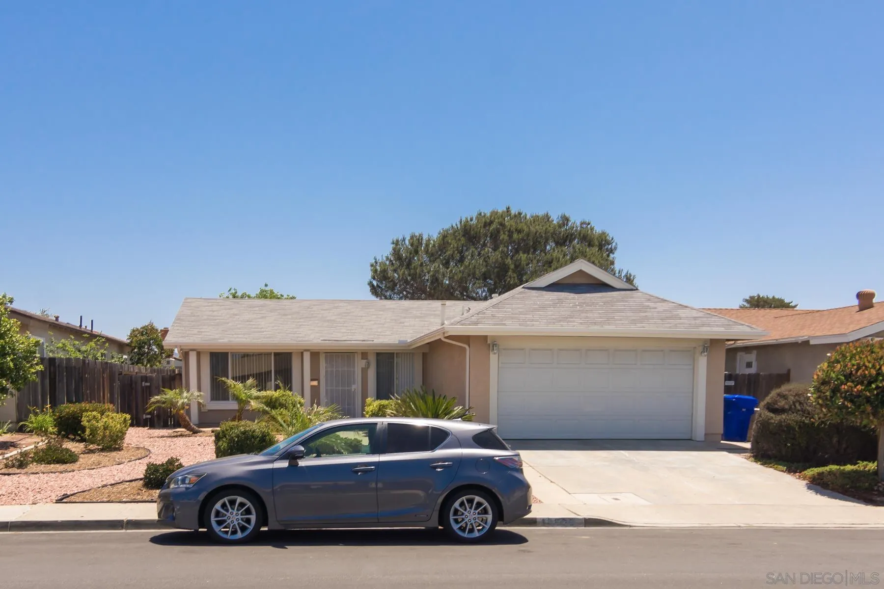 10939 Avenida Del Gato