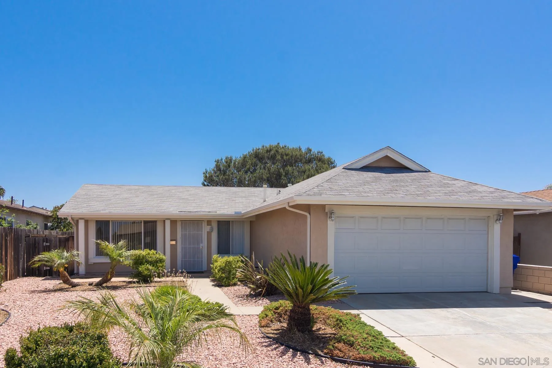 10939 Avenida Del Gato