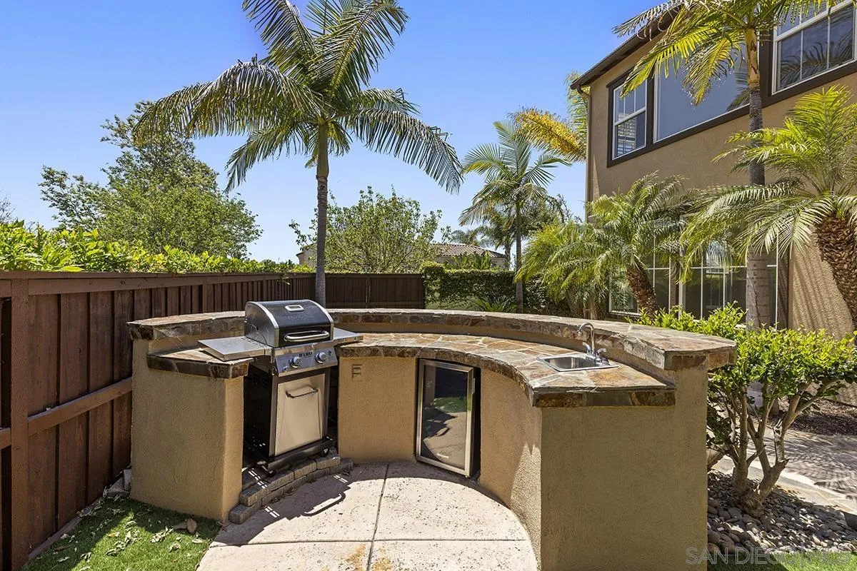 6338 Huntington Dr