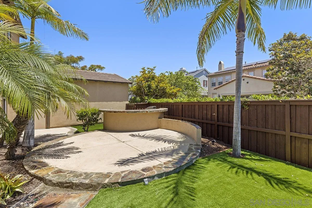 6338 Huntington Dr