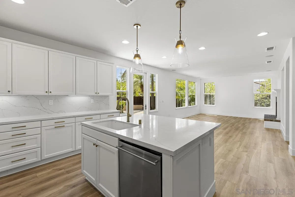 6338 Huntington Dr