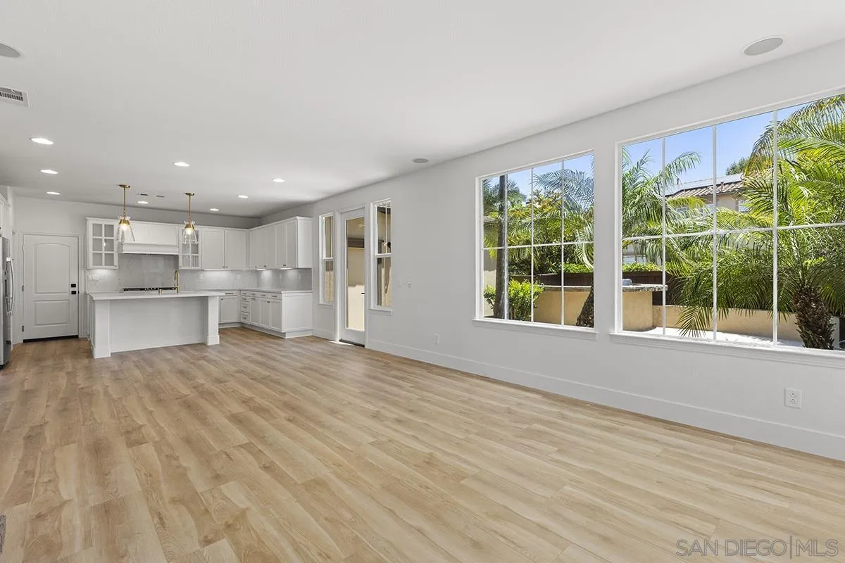 6338 Huntington Dr