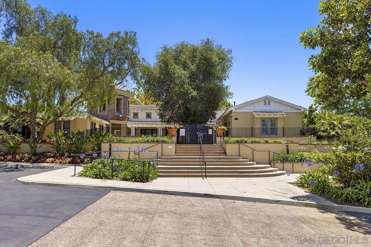 6338 Huntington Dr