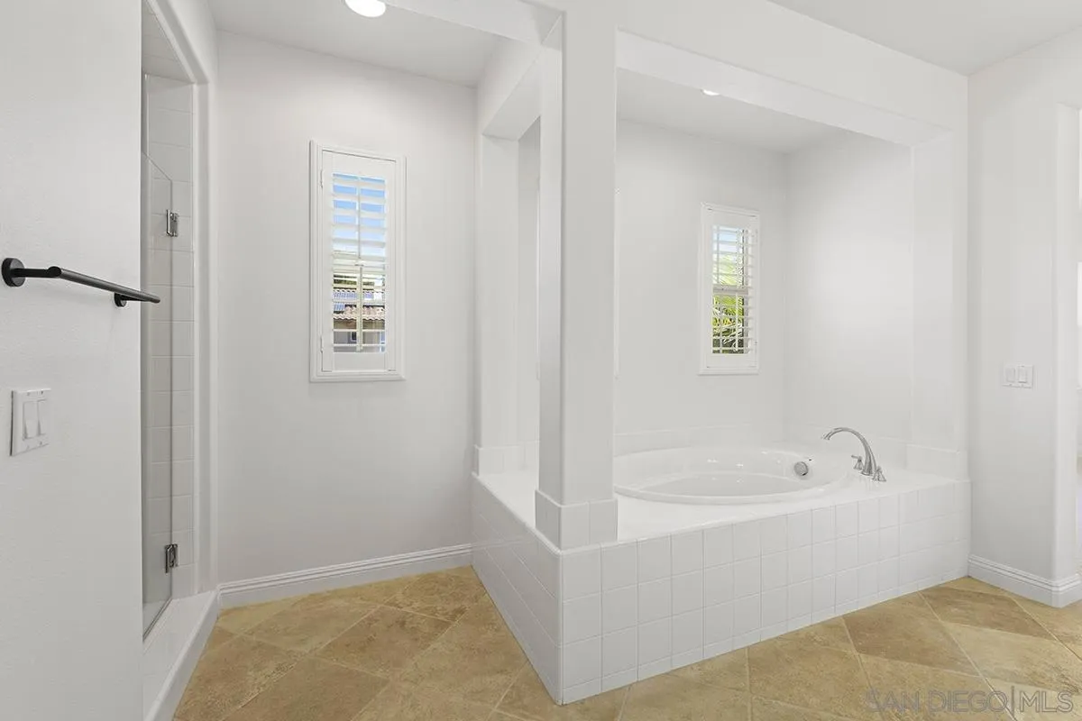 6338 Huntington Dr