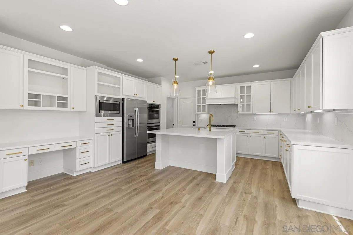 6338 Huntington Dr