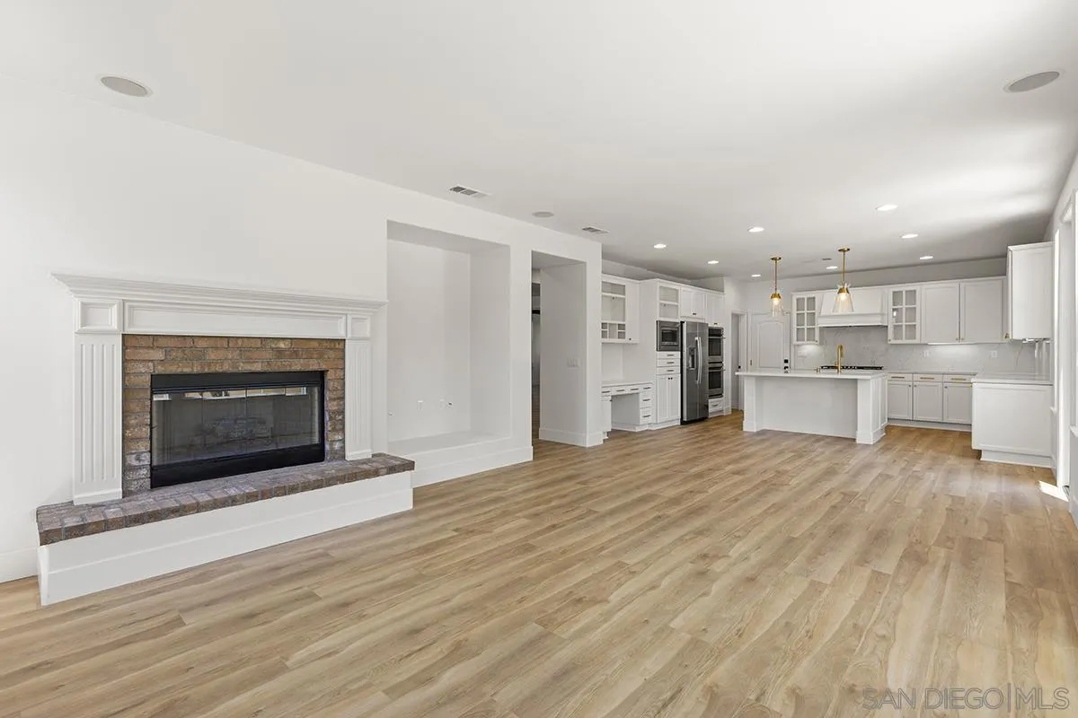 6338 Huntington Dr
