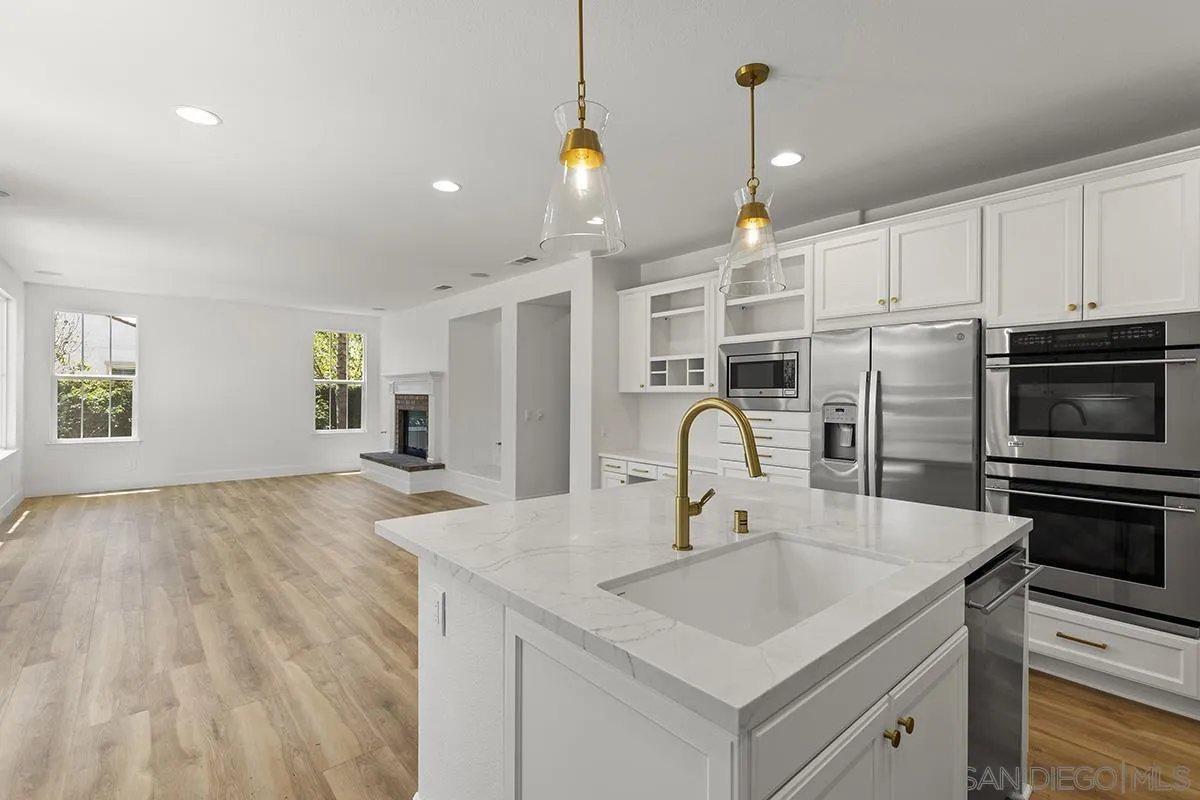 6338 Huntington Dr