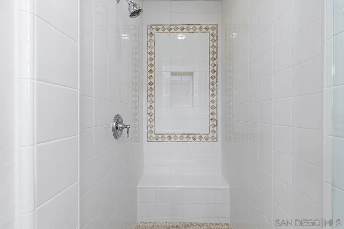 6338 Huntington Dr