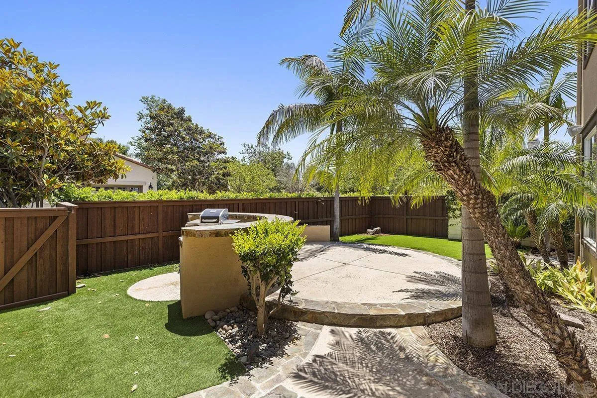 6338 Huntington Dr