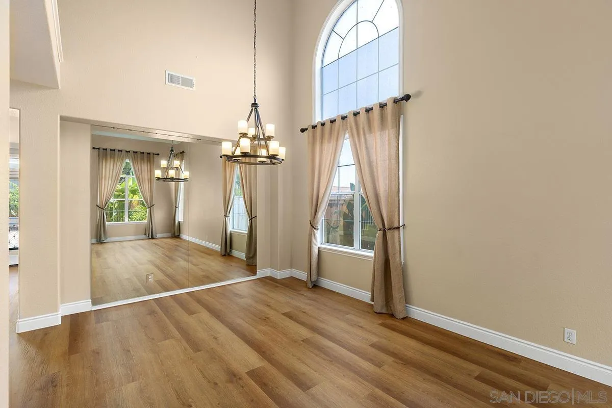 8205 Thimble Ct