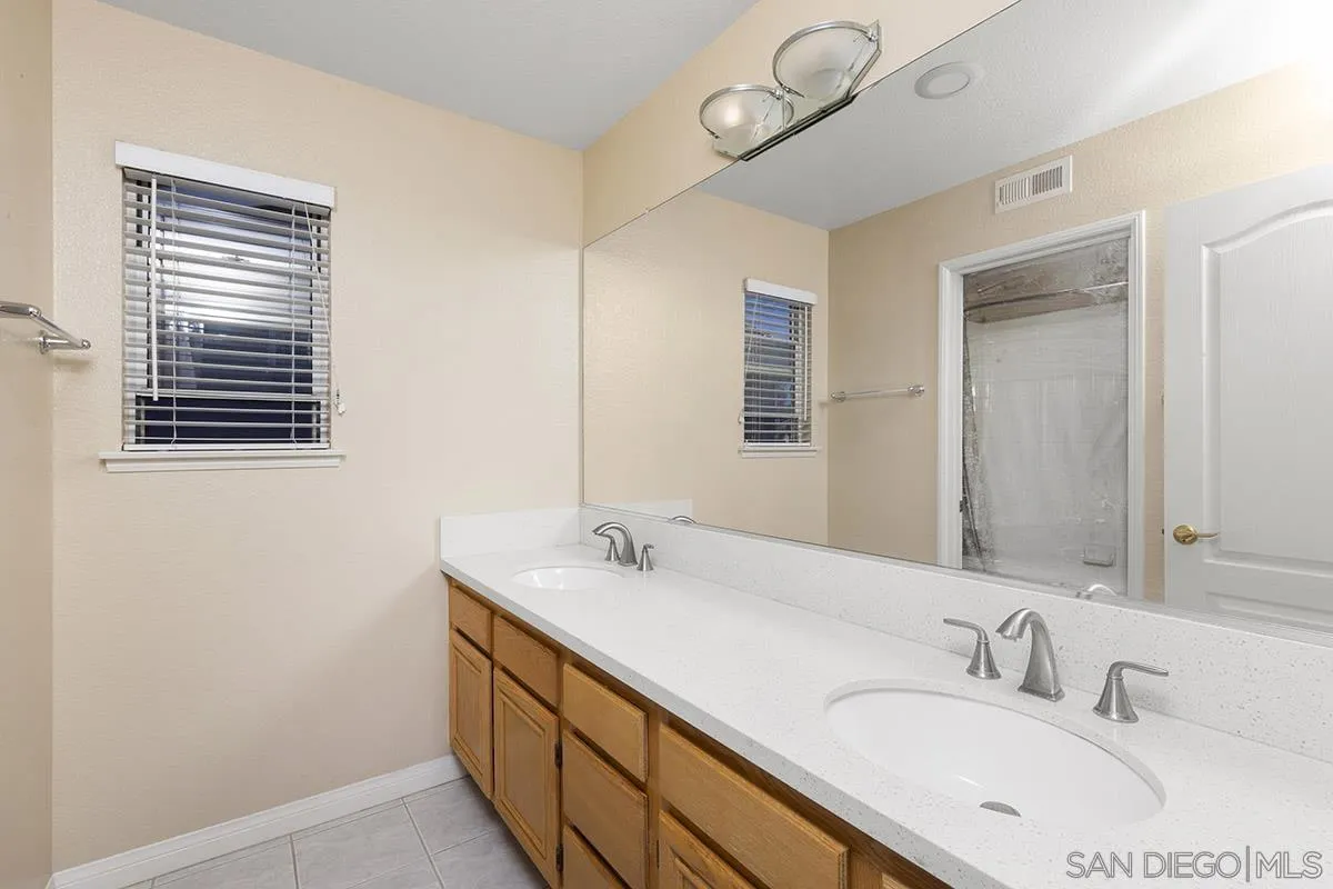 8205 Thimble Ct