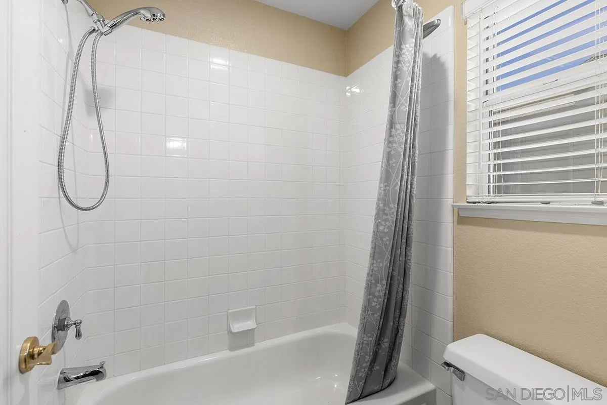 8205 Thimble Ct