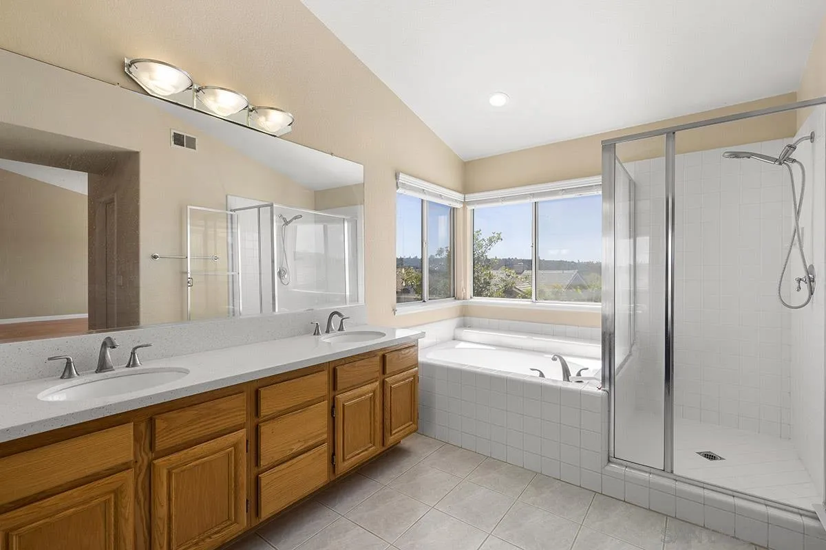 8205 Thimble Ct