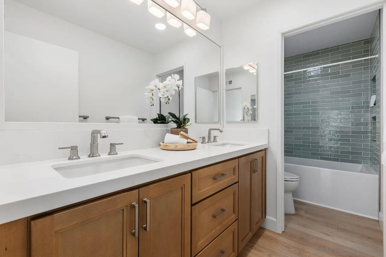 10539 Caminito Glenellen
