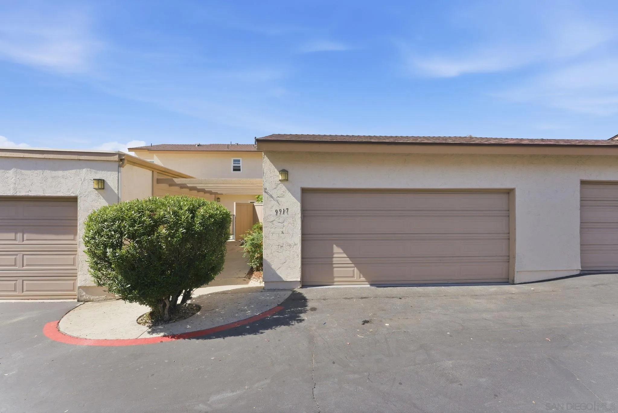 9917 Aviary Dr