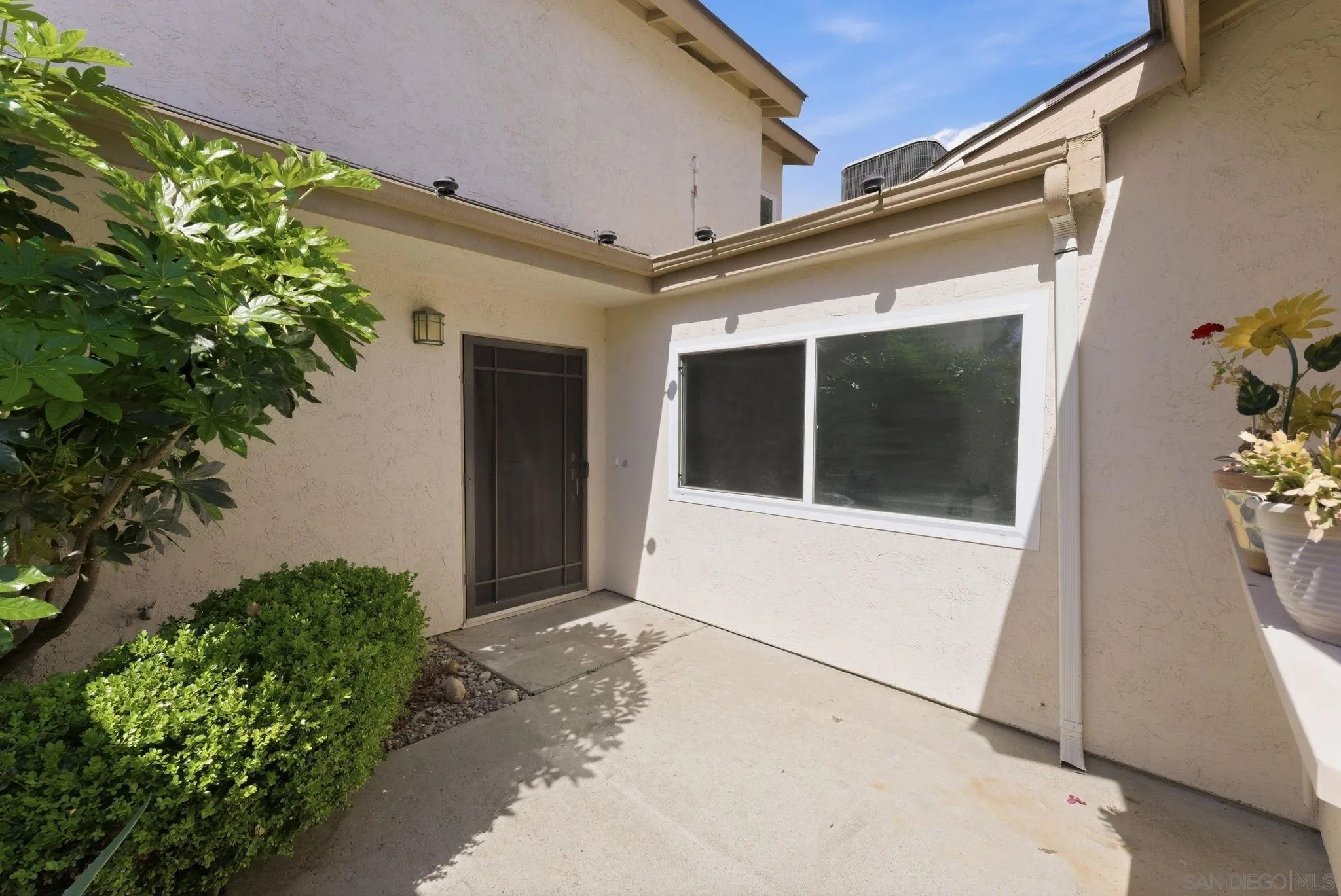 9917 Aviary Dr
