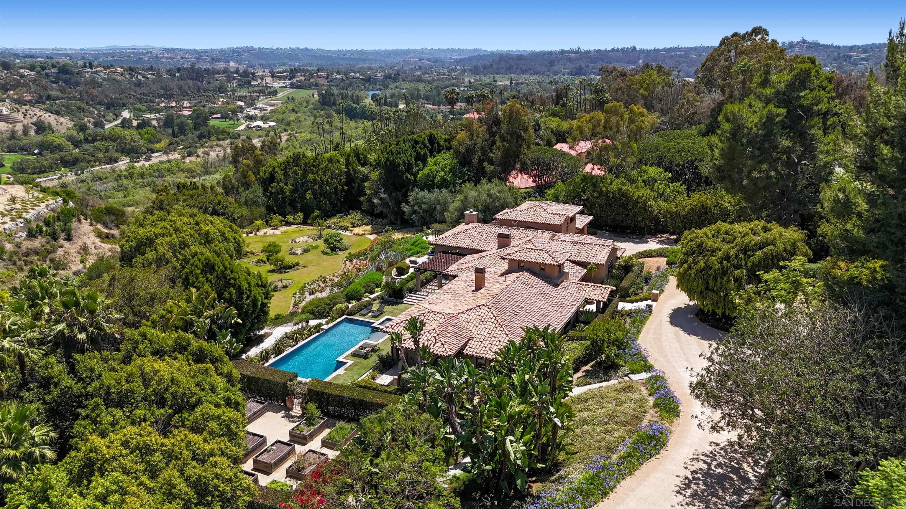 6871 Las Colinas