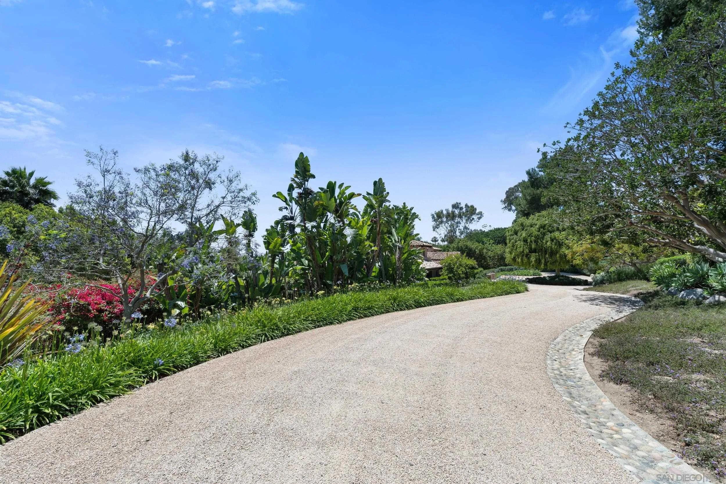 6871 Las Colinas