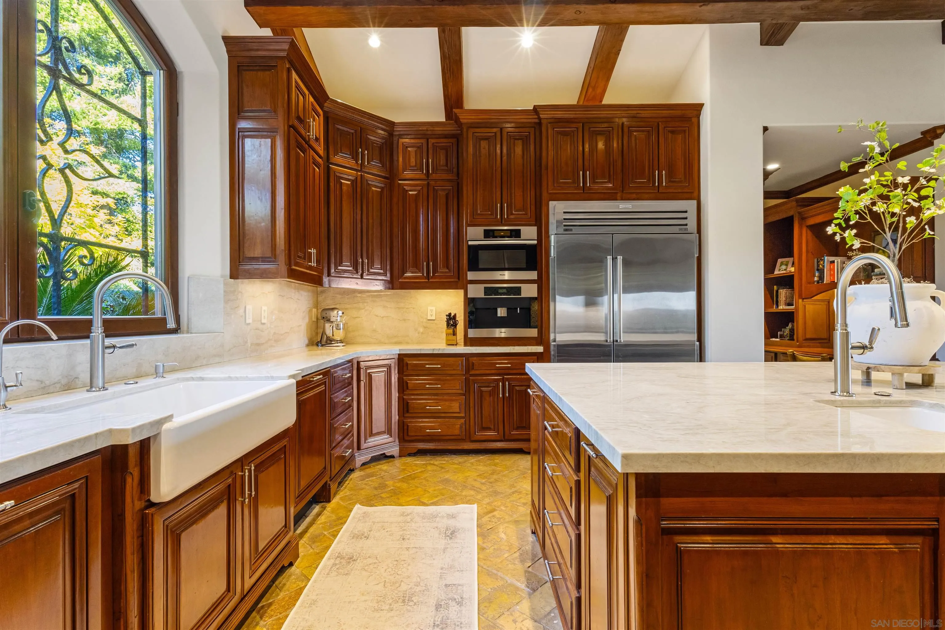 6871 Las Colinas