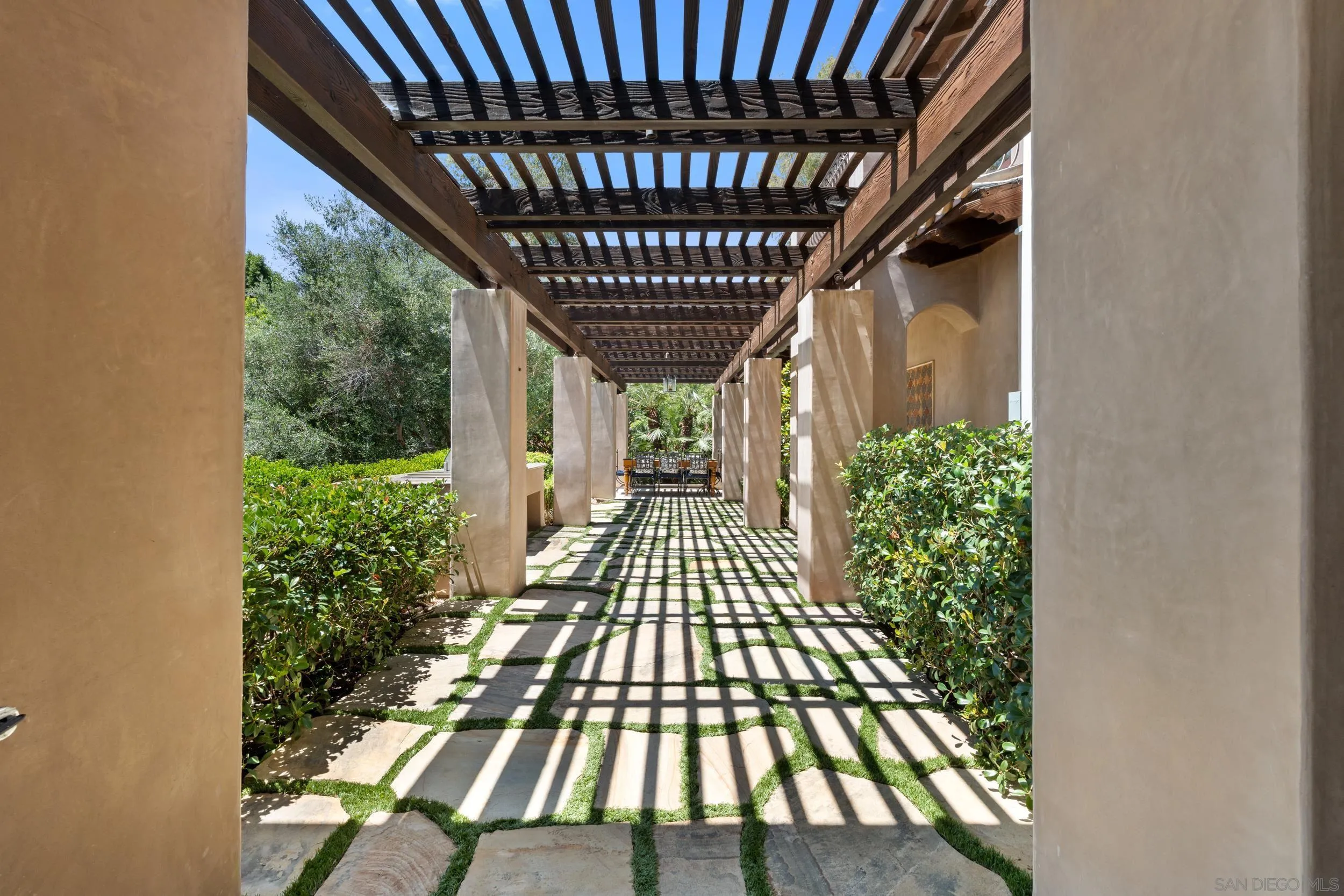 6871 Las Colinas
