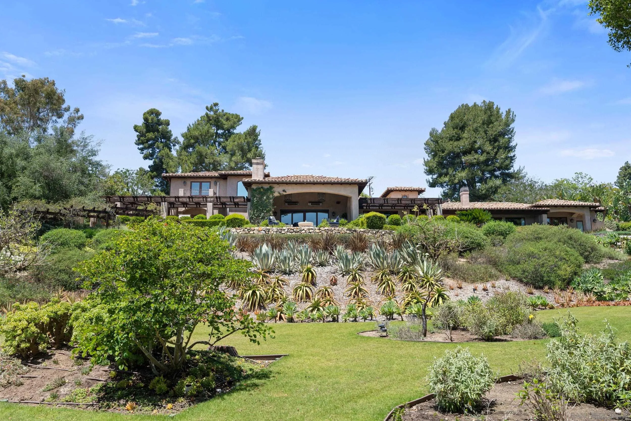 6871 Las Colinas