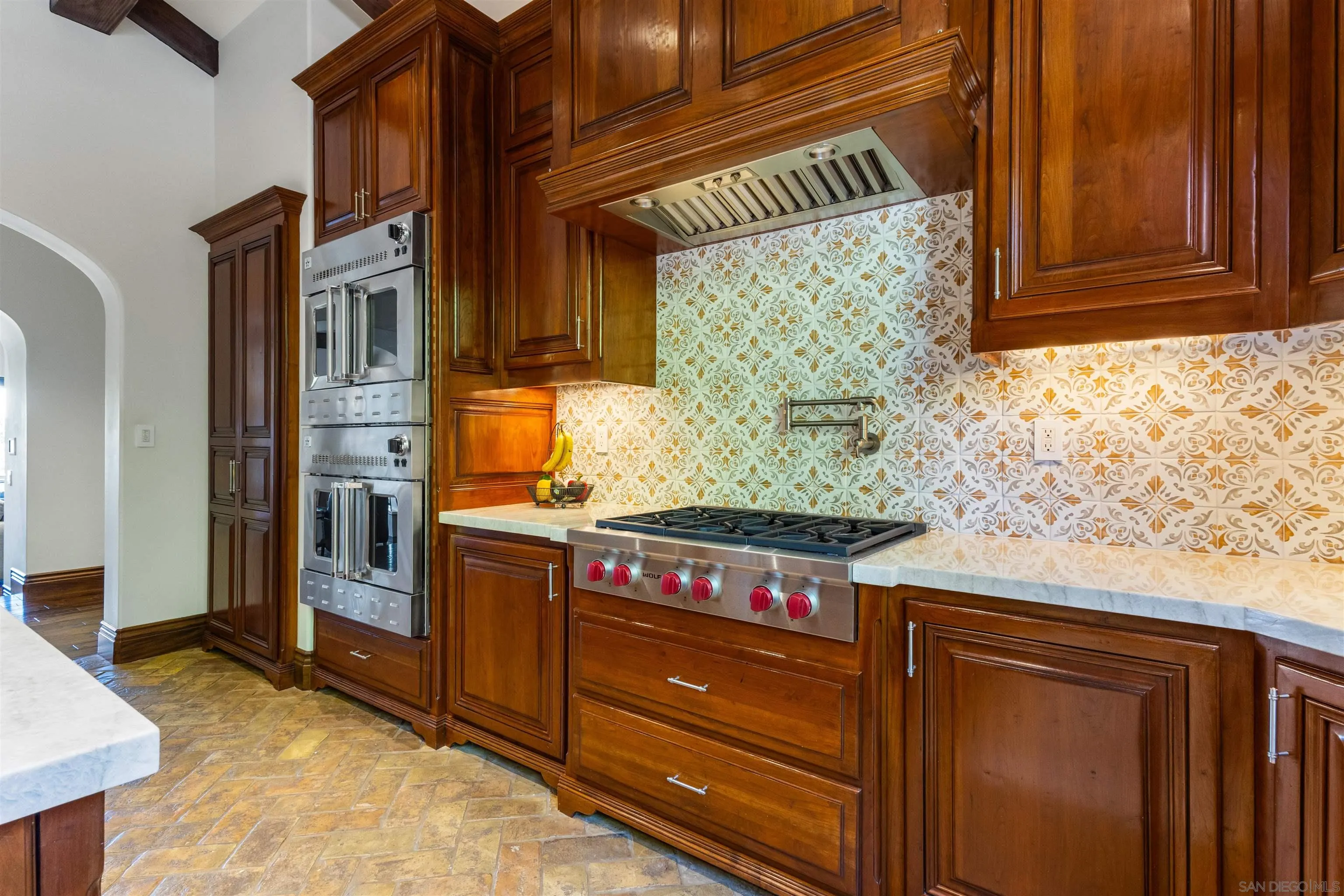 6871 Las Colinas