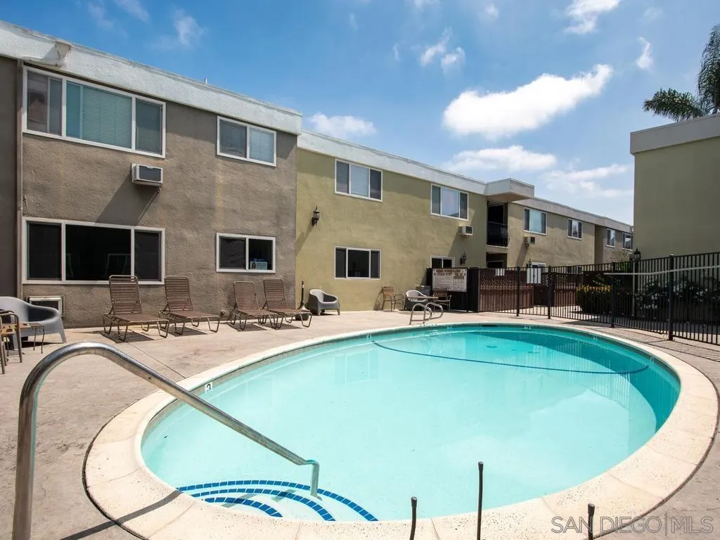 6602 Beadnell Way Unit 4