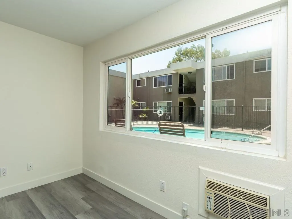 6602 Beadnell Way Unit 4