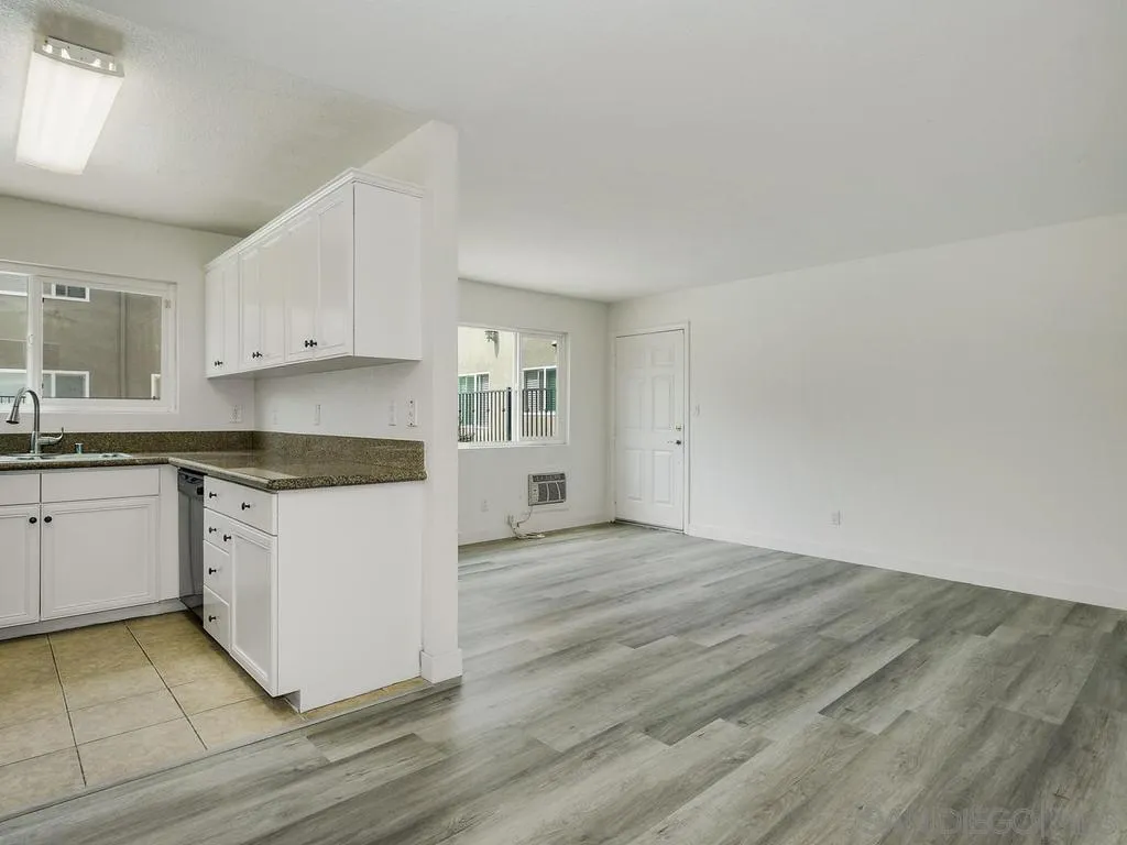 6602 Beadnell Way Unit 4