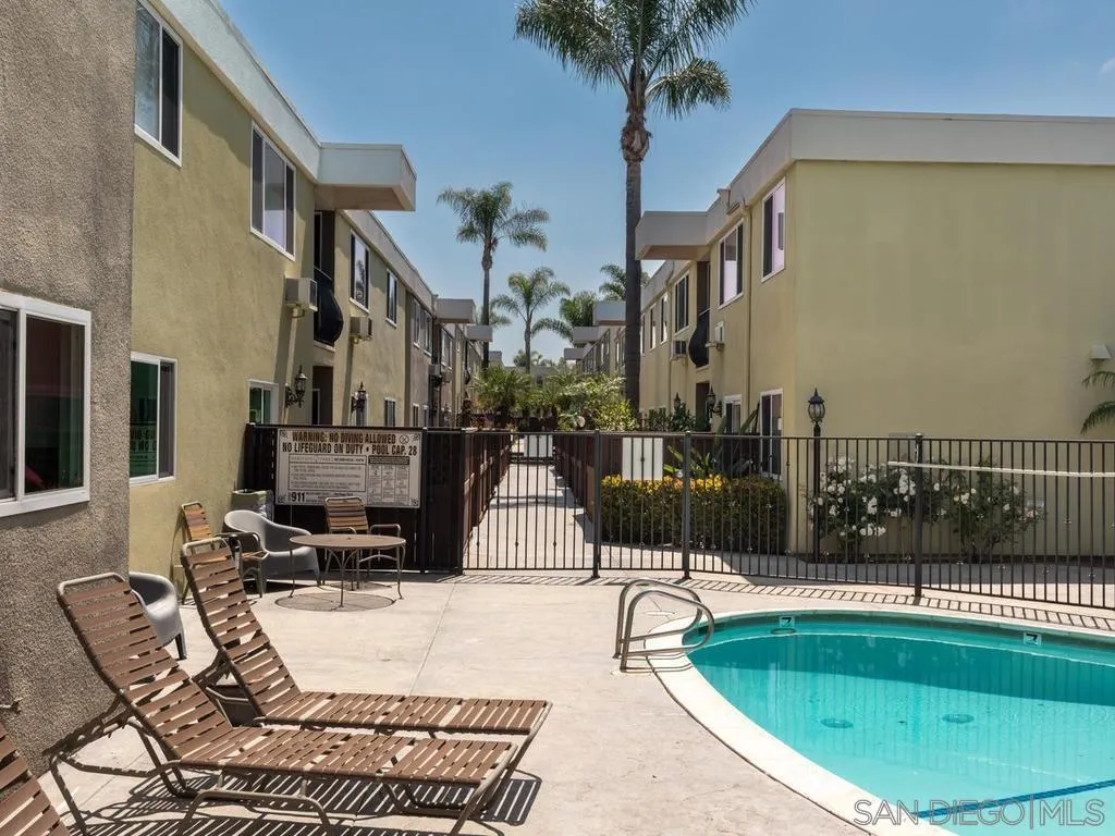 6602 Beadnell Way Unit 4