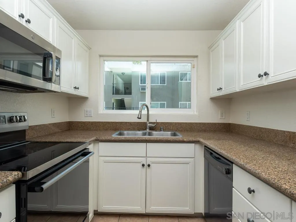 6602 Beadnell Way Unit 4