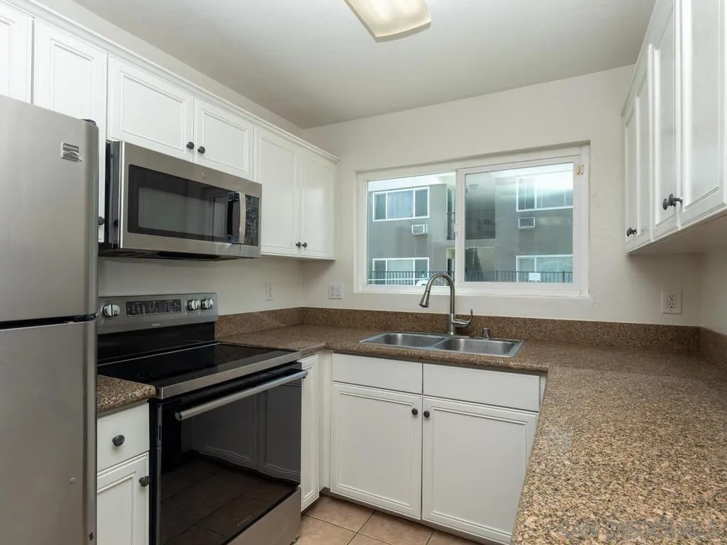 6602 Beadnell Way Unit 4