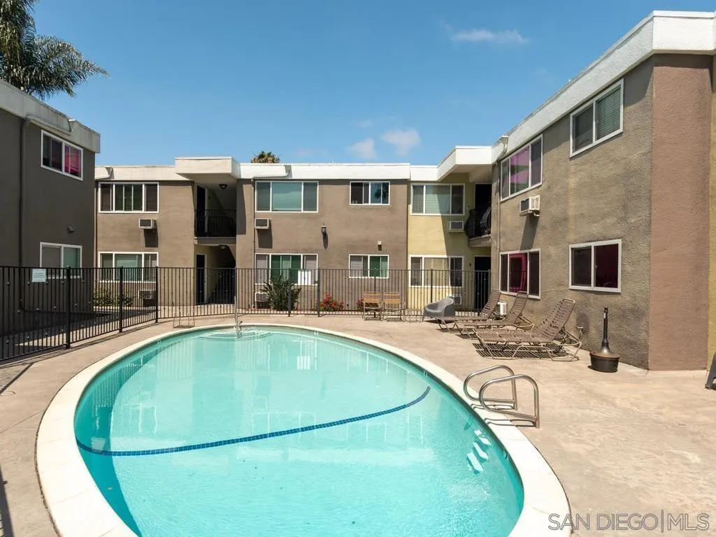 6602 Beadnell Way Unit 4
