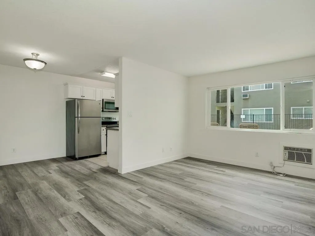 6602 Beadnell Way Unit 4
