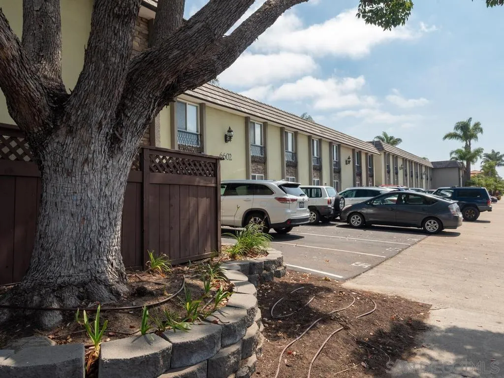 6602 Beadnell Way Unit 4