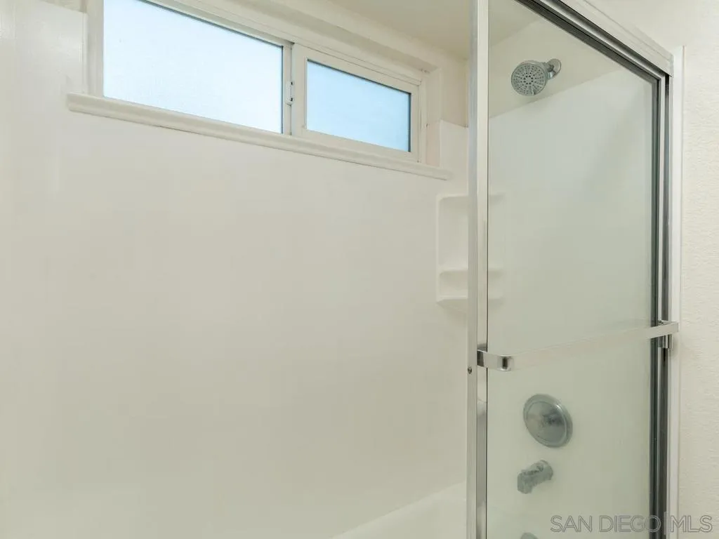 6602 Beadnell Way Unit 4