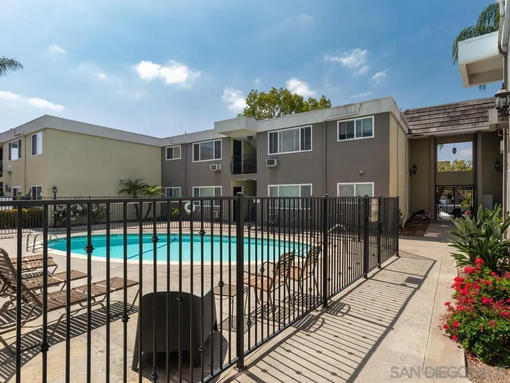 6602 Beadnell Way Unit 4