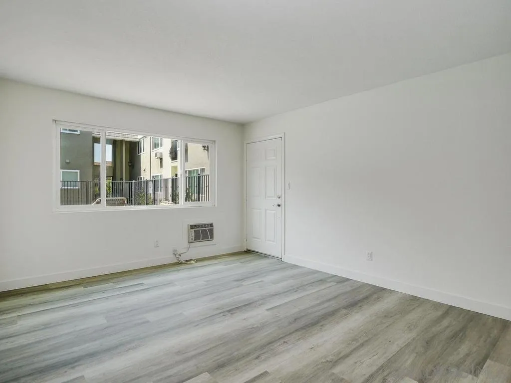 6602 Beadnell Way Unit 4