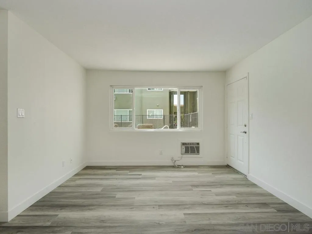 6602 Beadnell Way Unit 4