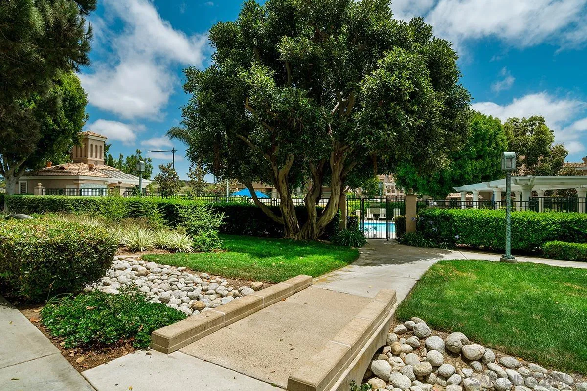 7274 Shoreline Dr Unit 117