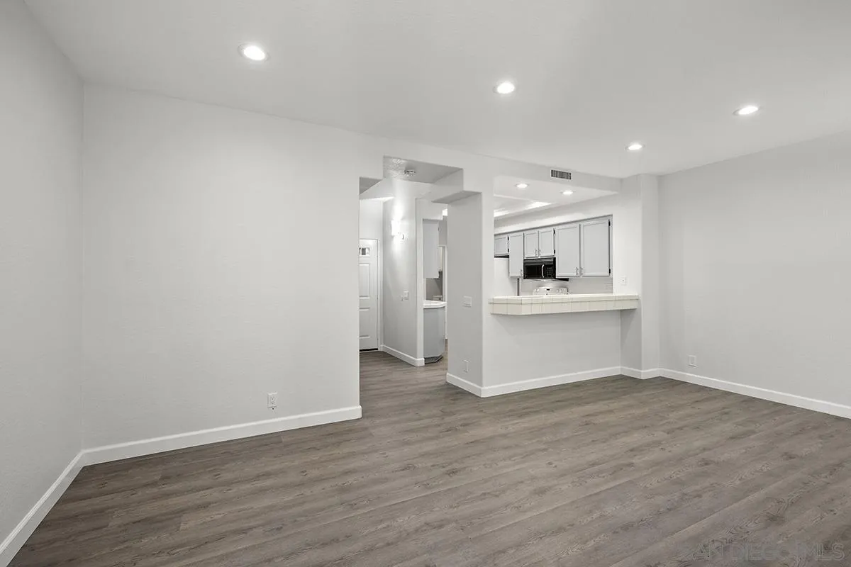 7274 Shoreline Dr Unit 117