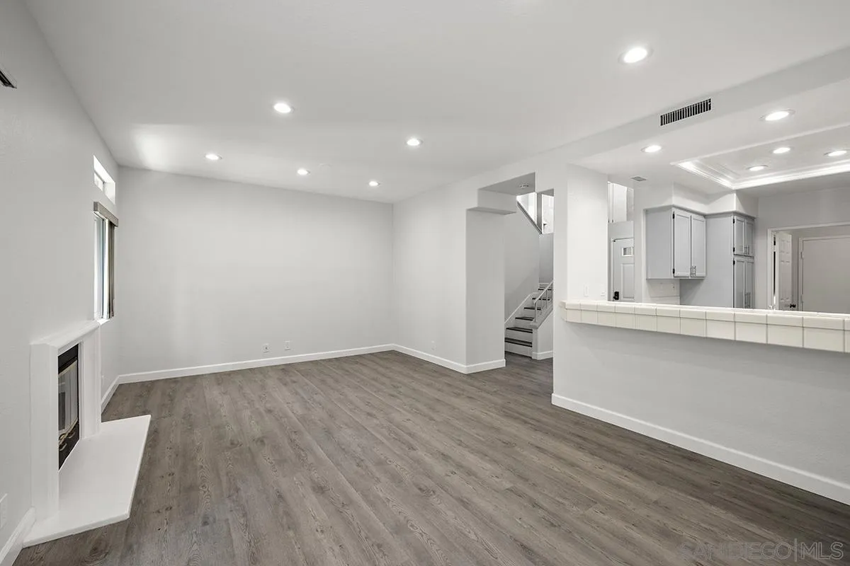 7274 Shoreline Dr Unit 117