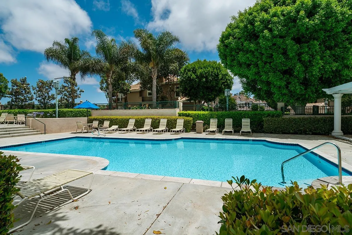 7274 Shoreline Dr Unit 117