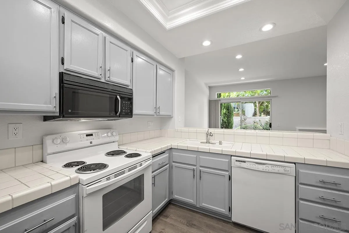 7274 Shoreline Dr Unit 117