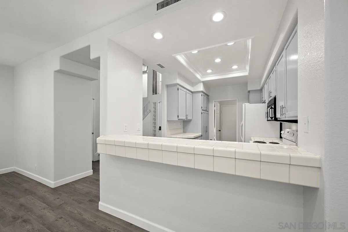 7274 Shoreline Dr Unit 117