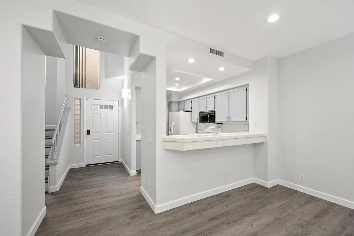 7274 Shoreline Dr Unit 117