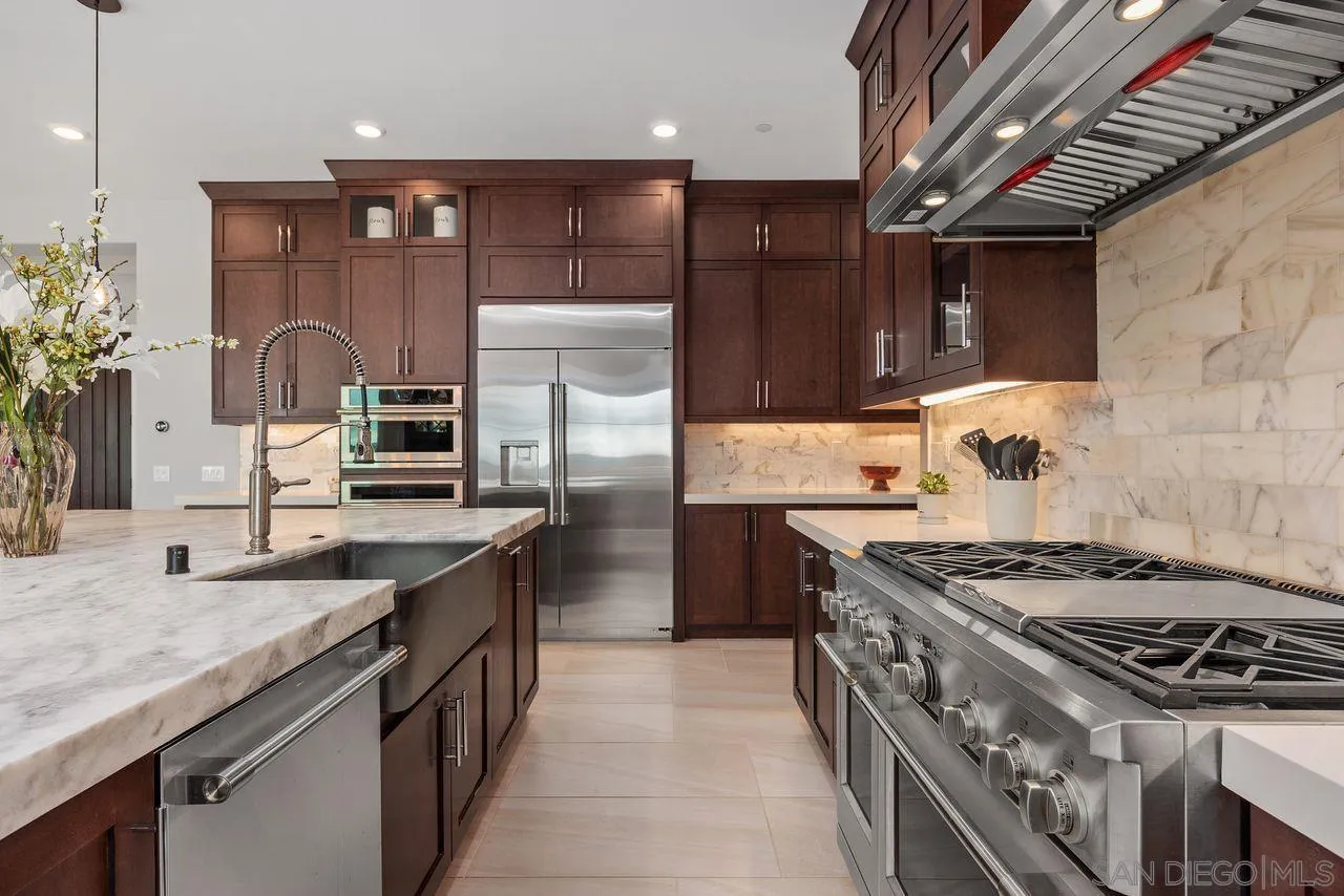 17004 Rendezvous Cir