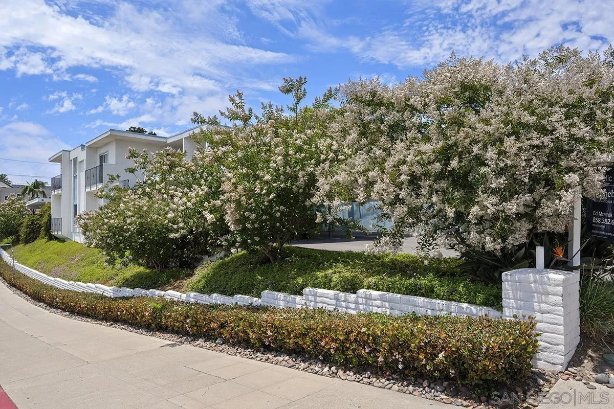 2108 3rd Ave Unit 2